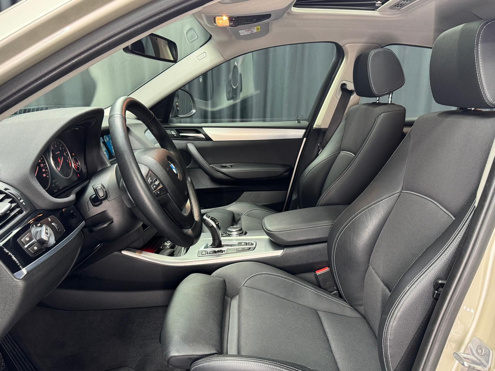 Fahrzeugabbildung BMW X4 xDrive 35I|PANO|MEMORY