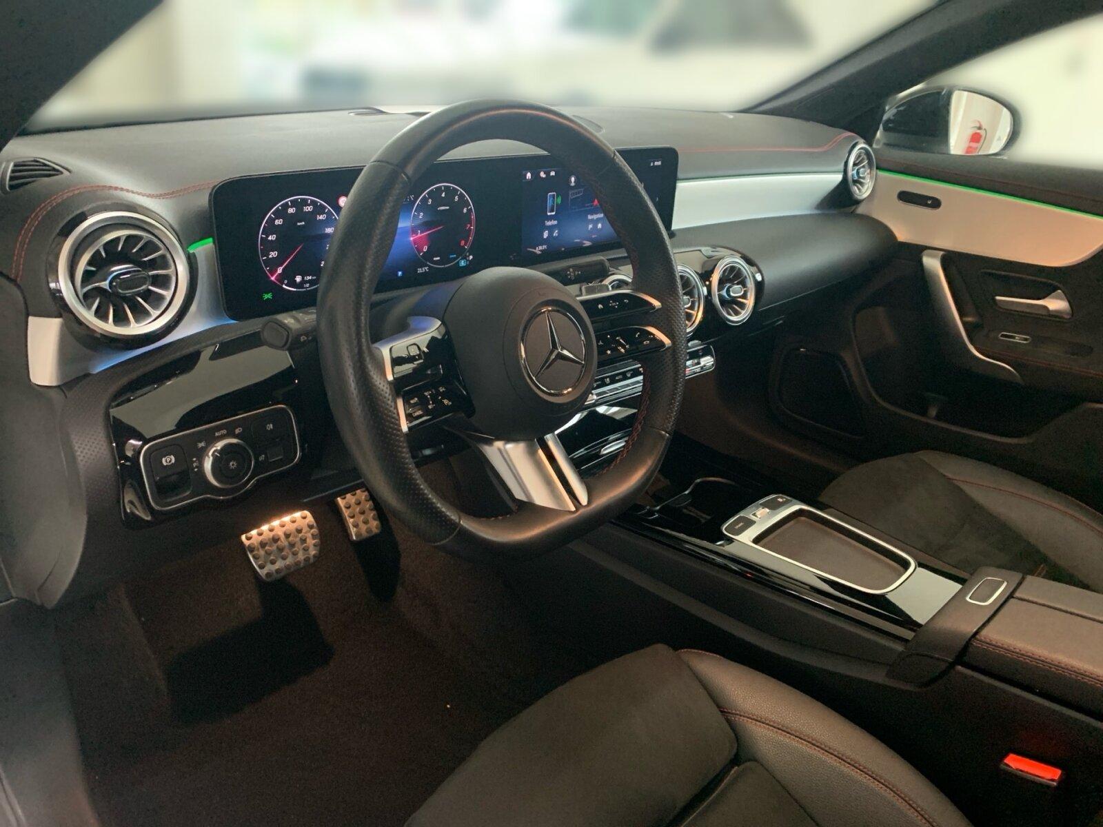 Mercedes-Benz CLA 200 Coupé AMG*NIGHT*AHK*RFK*STHZ*PANO*DISTR