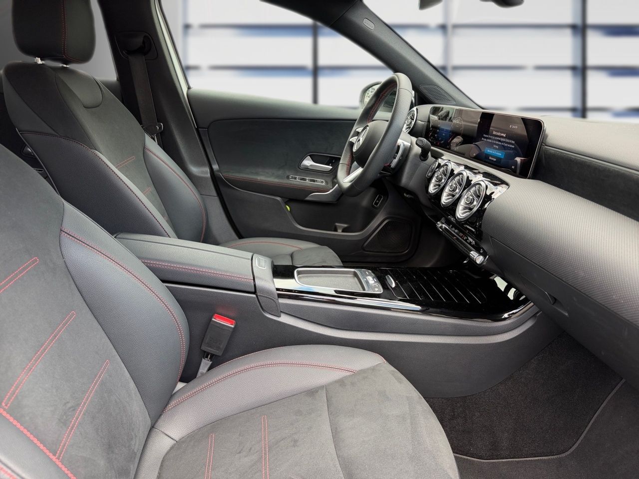 Fahrzeugabbildung Mercedes-Benz A 180 Limousine AMG+NIGHT+KEYLESS+LENKRADHEIZ+