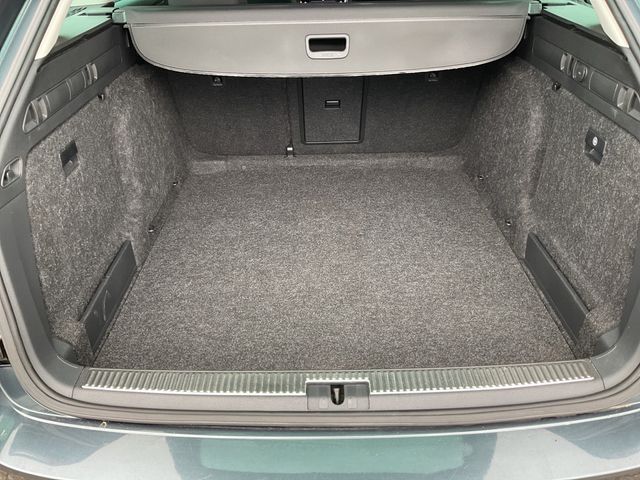 Superb Combi 2.0 TDI DSG Ambition SHZ NAVI ACC