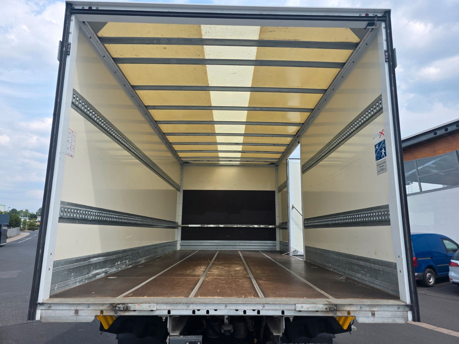 Fahrzeugabbildung Mercedes-Benz Arocs 1827 A 4x4 LBW Tür+Treppe Schalter 2 Stück