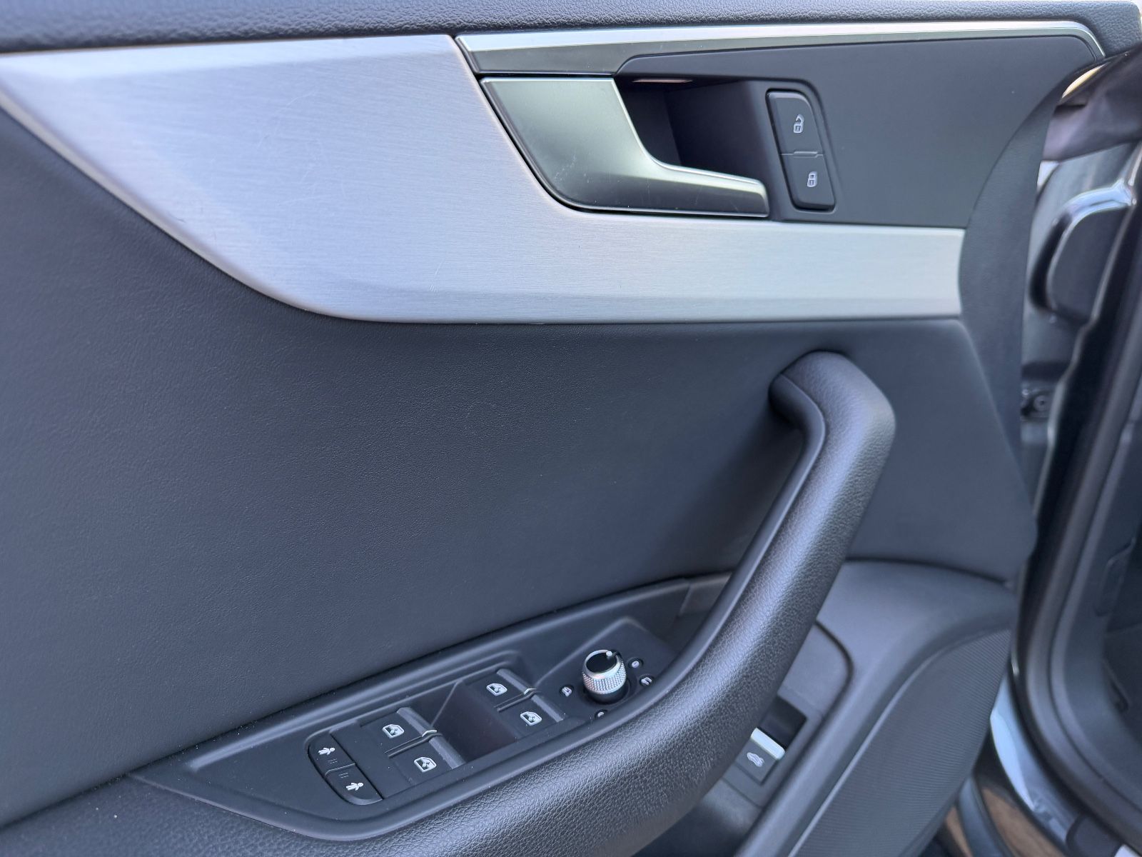 Fahrzeugabbildung Audi A5 Sportback 35 TFSI S-LINE*LED*TEMPO*KAMERA*PDC