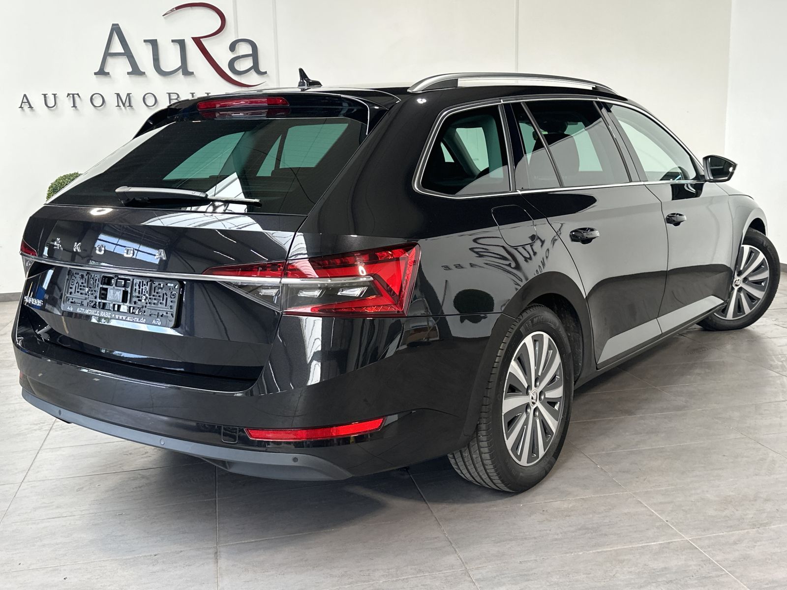 Fahrzeugabbildung SKODA Superb 2.0 TDI DSG Style NAV+MATRIX+AHK+ACC+VC