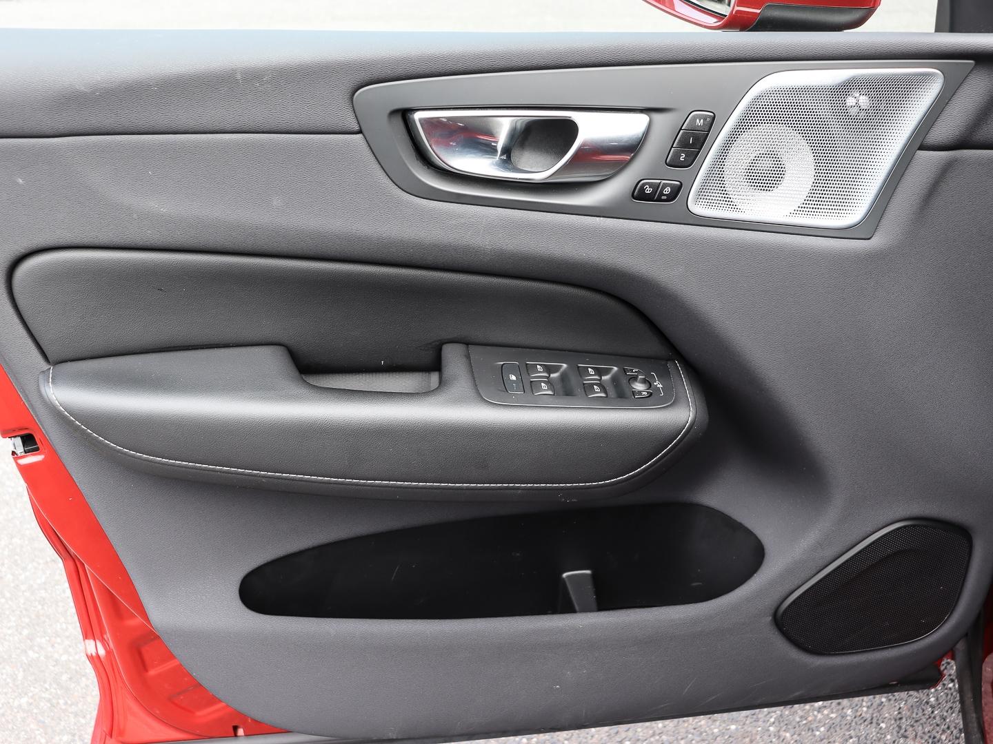 Volvo XC60 Inscription Recharge Plug-In Hybrid AWD HUD