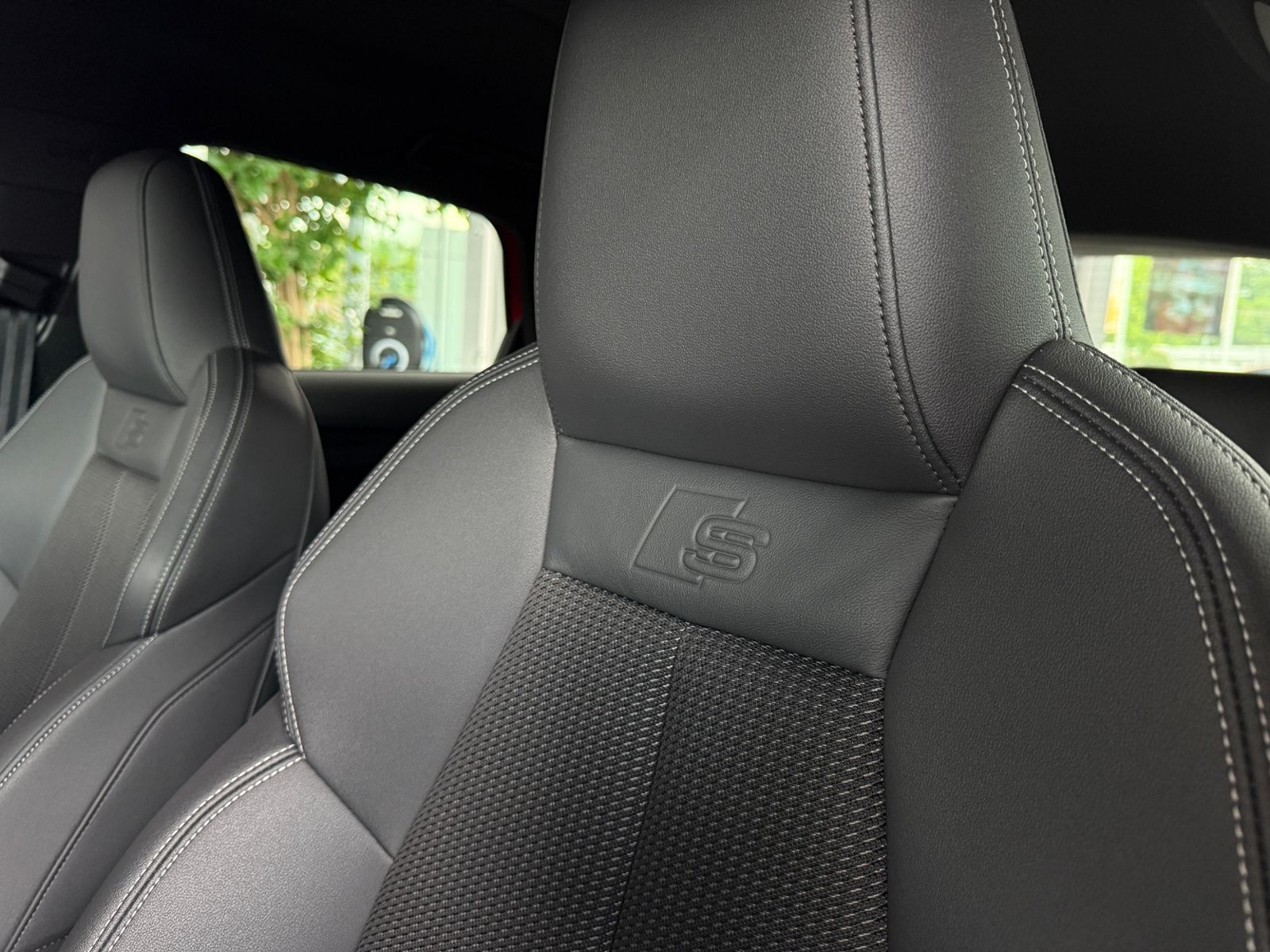 Fahrzeugabbildung Audi A3 Sportback  35 TFSI S line AHK LED NAVI