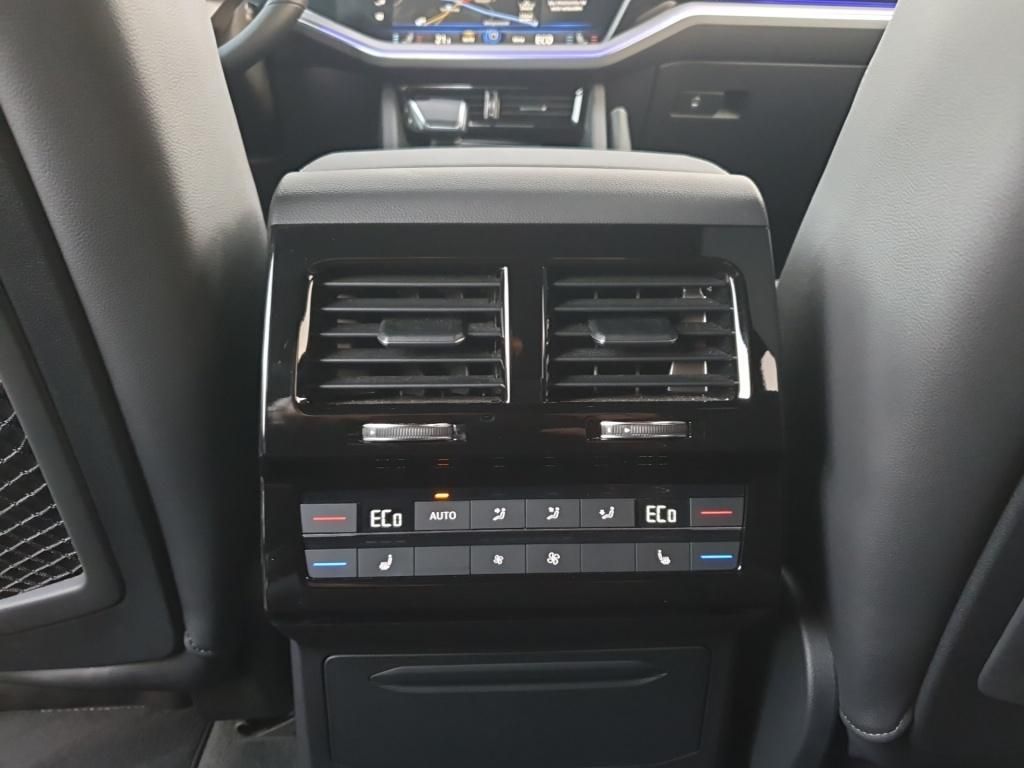 Fahrzeugabbildung Volkswagen Touareg R-Line 4Motion *AHK*HUD*Navi*Standh.*PDC