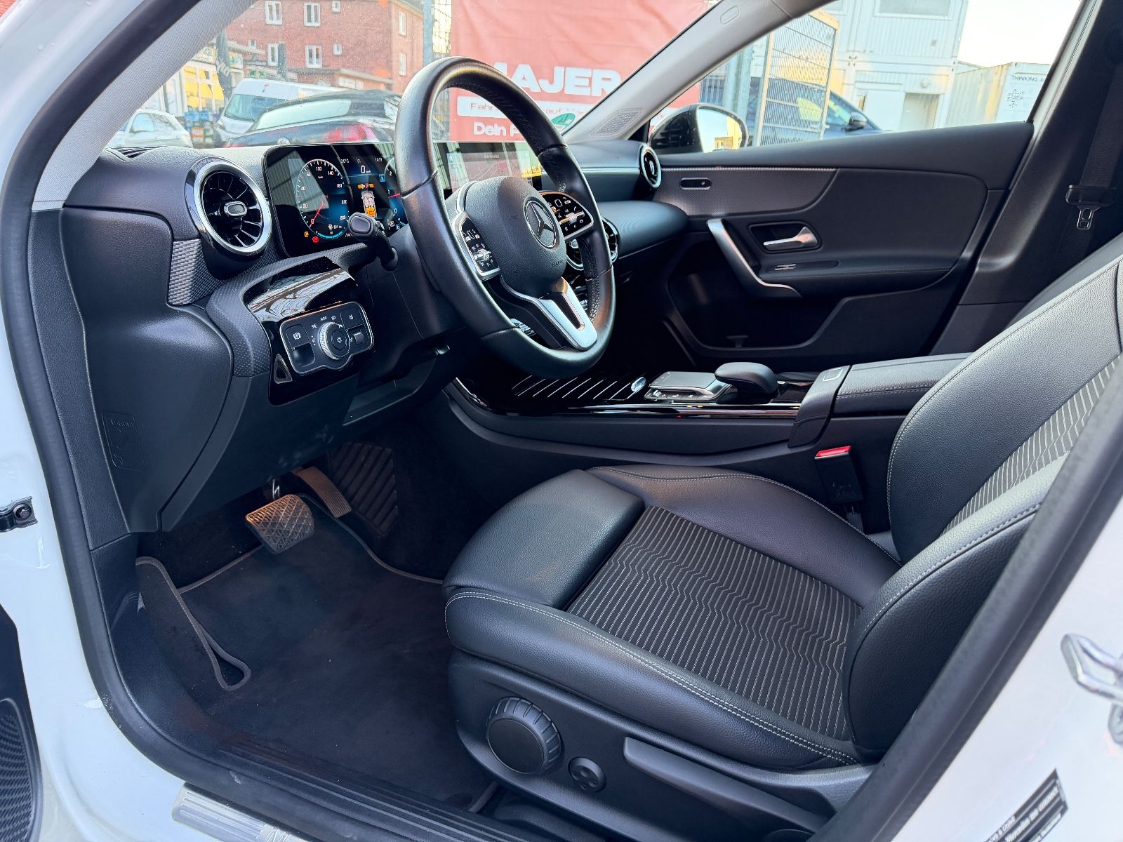 Fahrzeugabbildung Mercedes-Benz A 220 Night Paket*LED*KAMERA*TEMPO*SITZHEIZ*PDC*