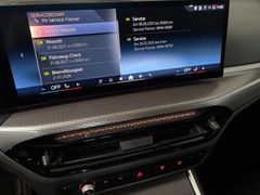 Fahrzeugabbildung BMW 320d Touring Sportautomatic -- AHK/Pano/HeadUp
