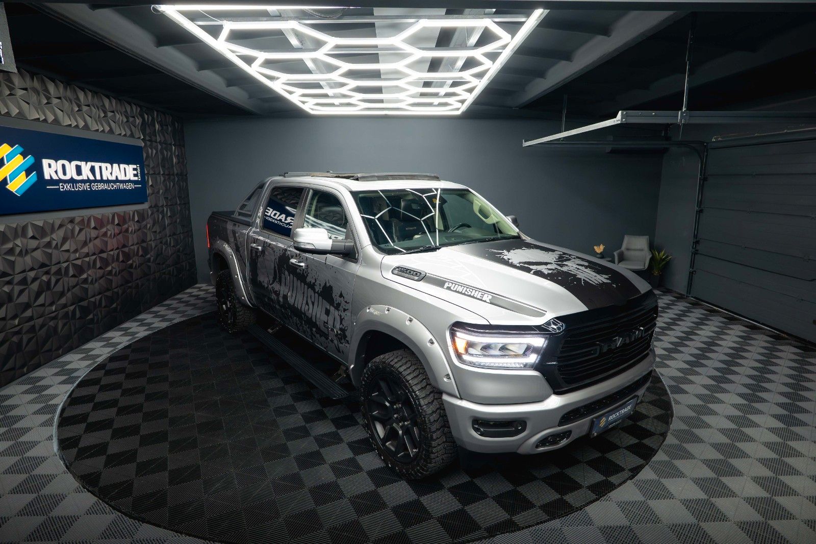 Fahrzeugabbildung Dodge RAM 5.7 V8 HEMI 4x4 LARAMIE PUNISHER *Pano*LED*
