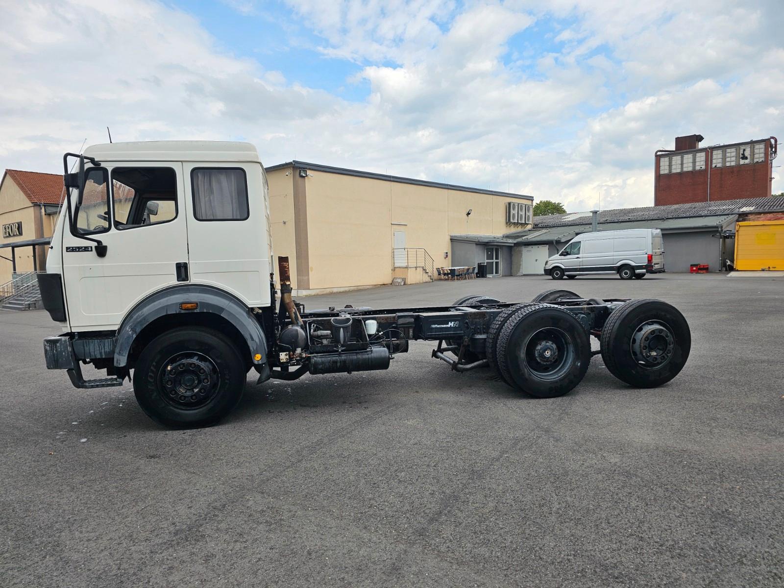 Mercedes-Benz 2524 SK fahrgestell
