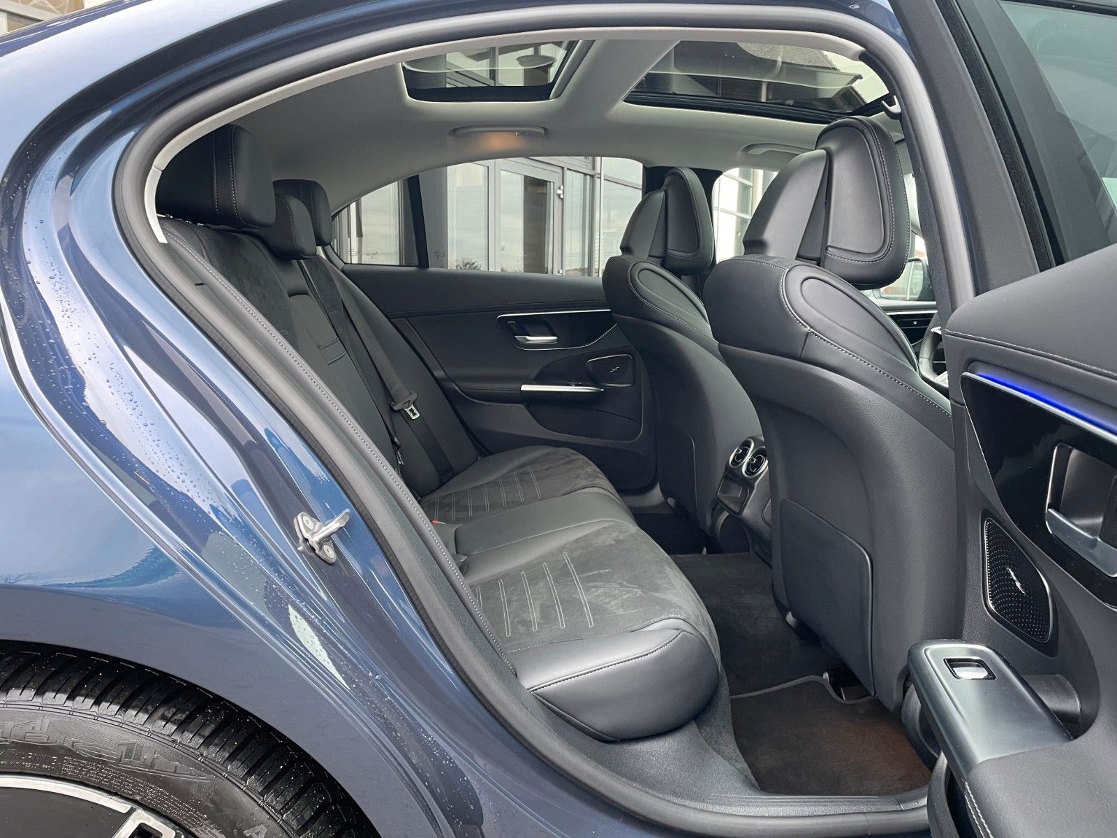 Fahrzeugabbildung Mercedes-Benz C 300de AMG+Distr+Digital+Pano+AHK+360+Night