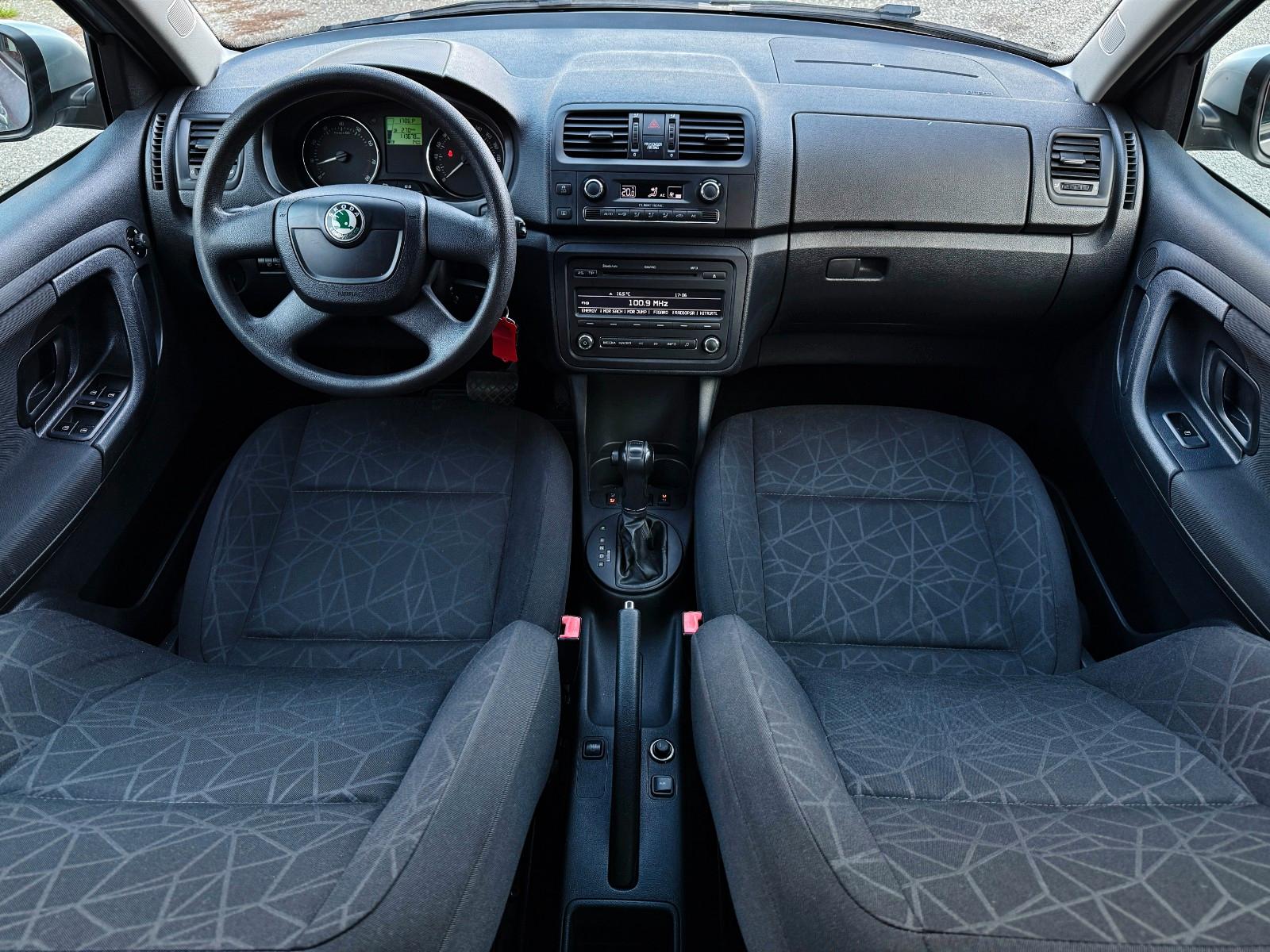 Skoda Fabia 2011 — photo 15