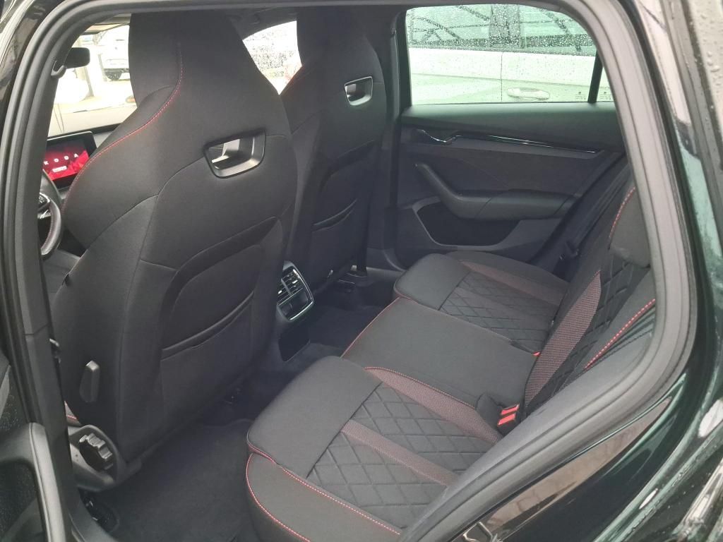Fahrzeugabbildung SKODA Octavia Combi TDI RS DSG Standhzg. Matrix AHK Na