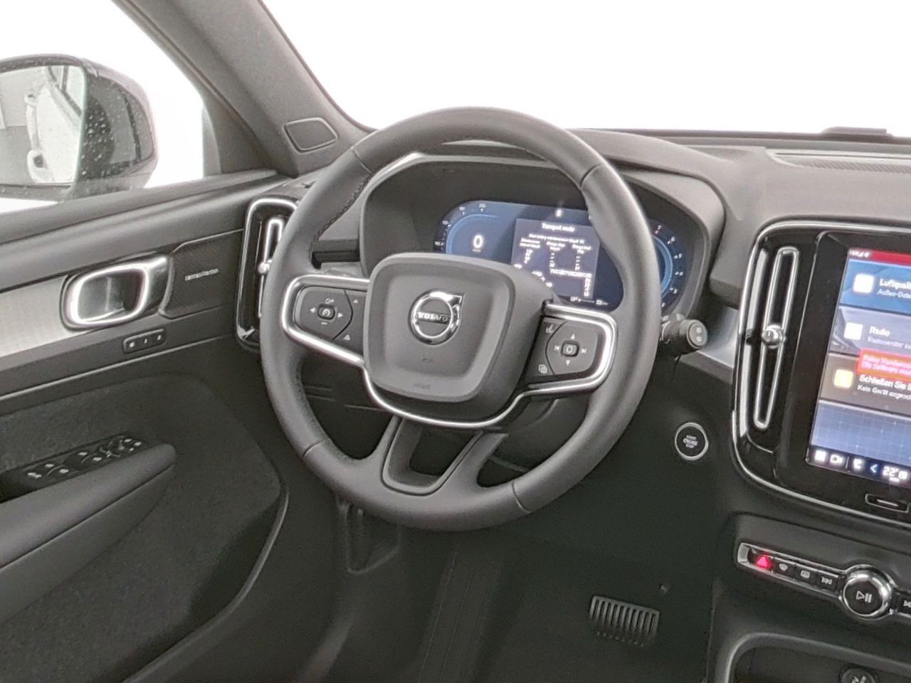 Fahrzeugabbildung Volvo XC40 Plus Dark 2WD