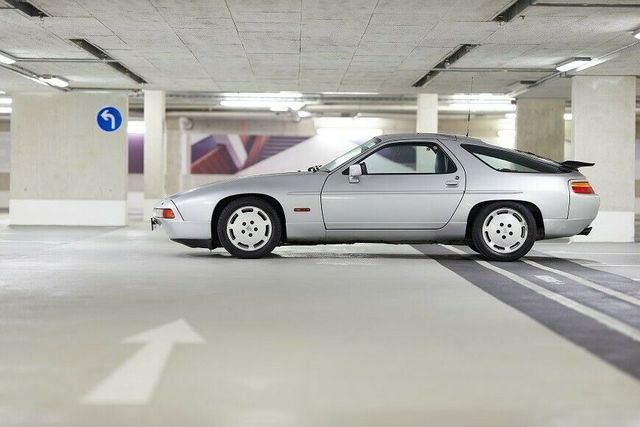 Porsche 928 S 4