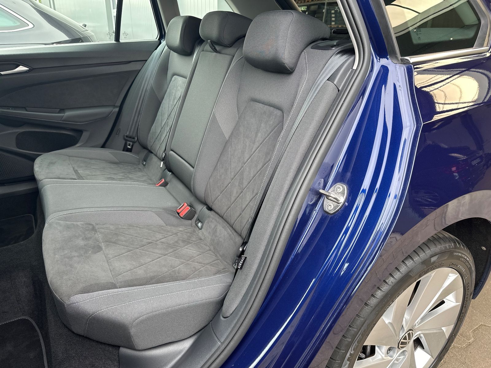 Fahrzeugabbildung Volkswagen Golf Variant 2.0 TDI DSG Style NAV+AHK+ACC+KAM