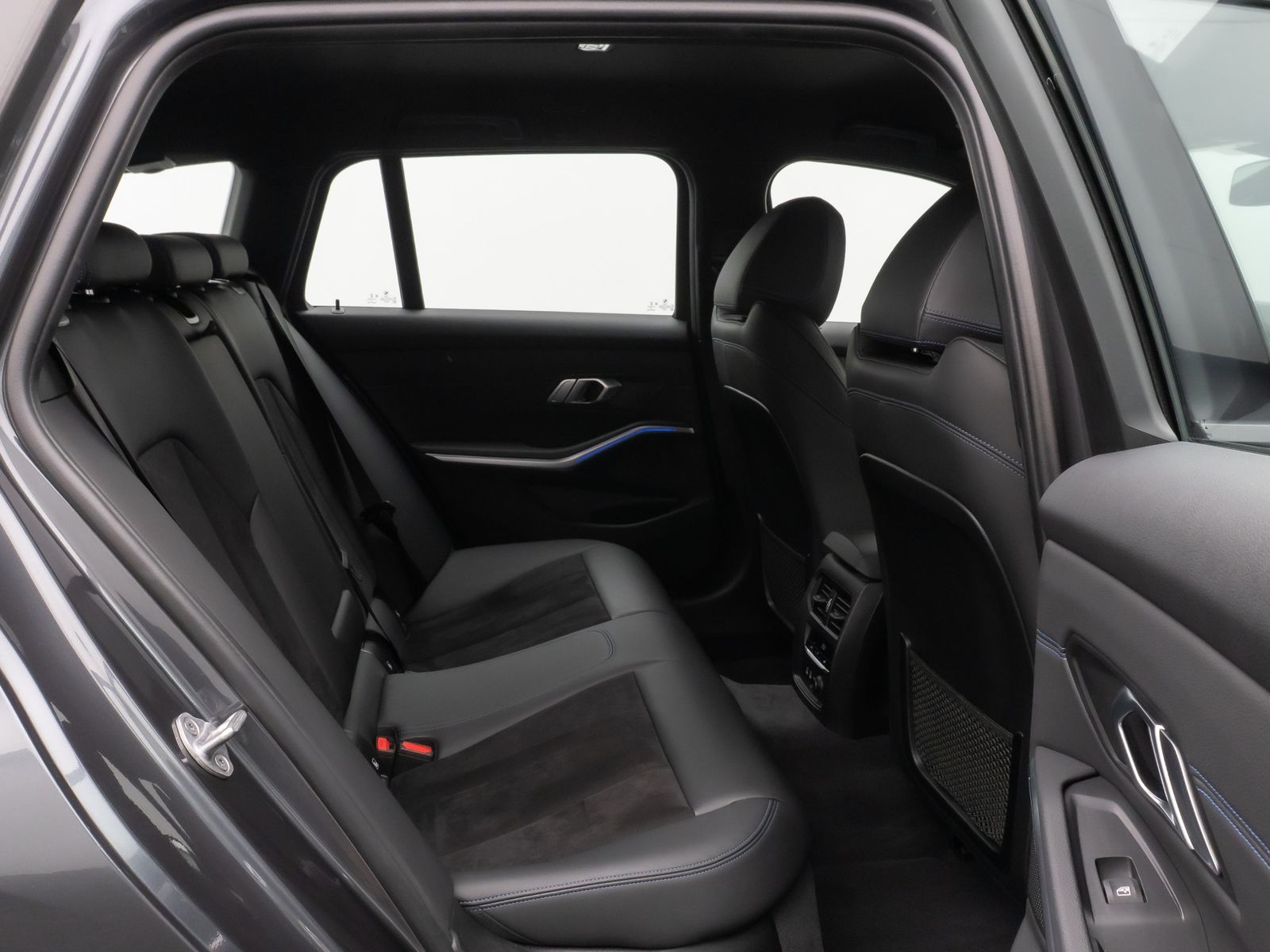 Fahrzeugabbildung BMW 330d M Sport HiFi Lenkradheiz AHK Komfort 18Zoll