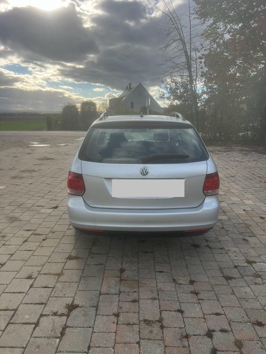 Volkswagen Golf 2009 — engine 105 HP (77kW)