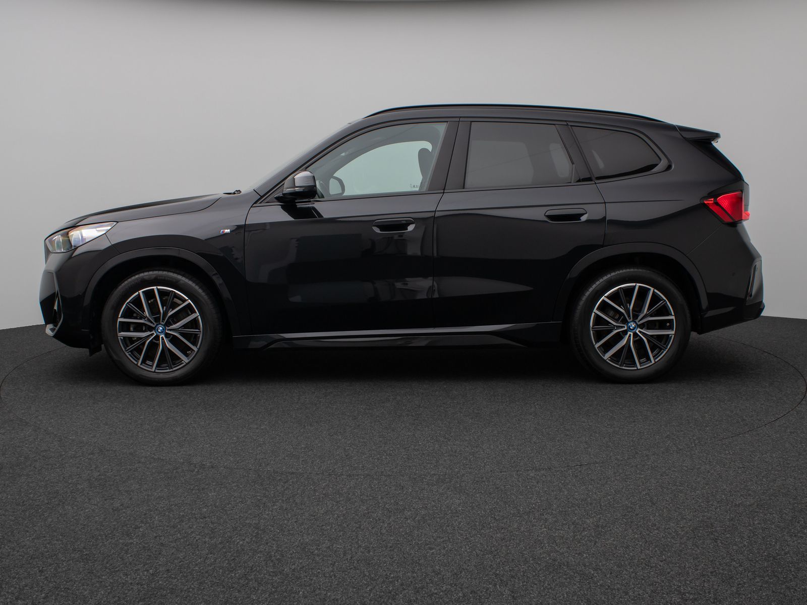 Fahrzeugabbildung BMW iX1 xD30 M Sport Kamera DAB DrivAssist Komfort