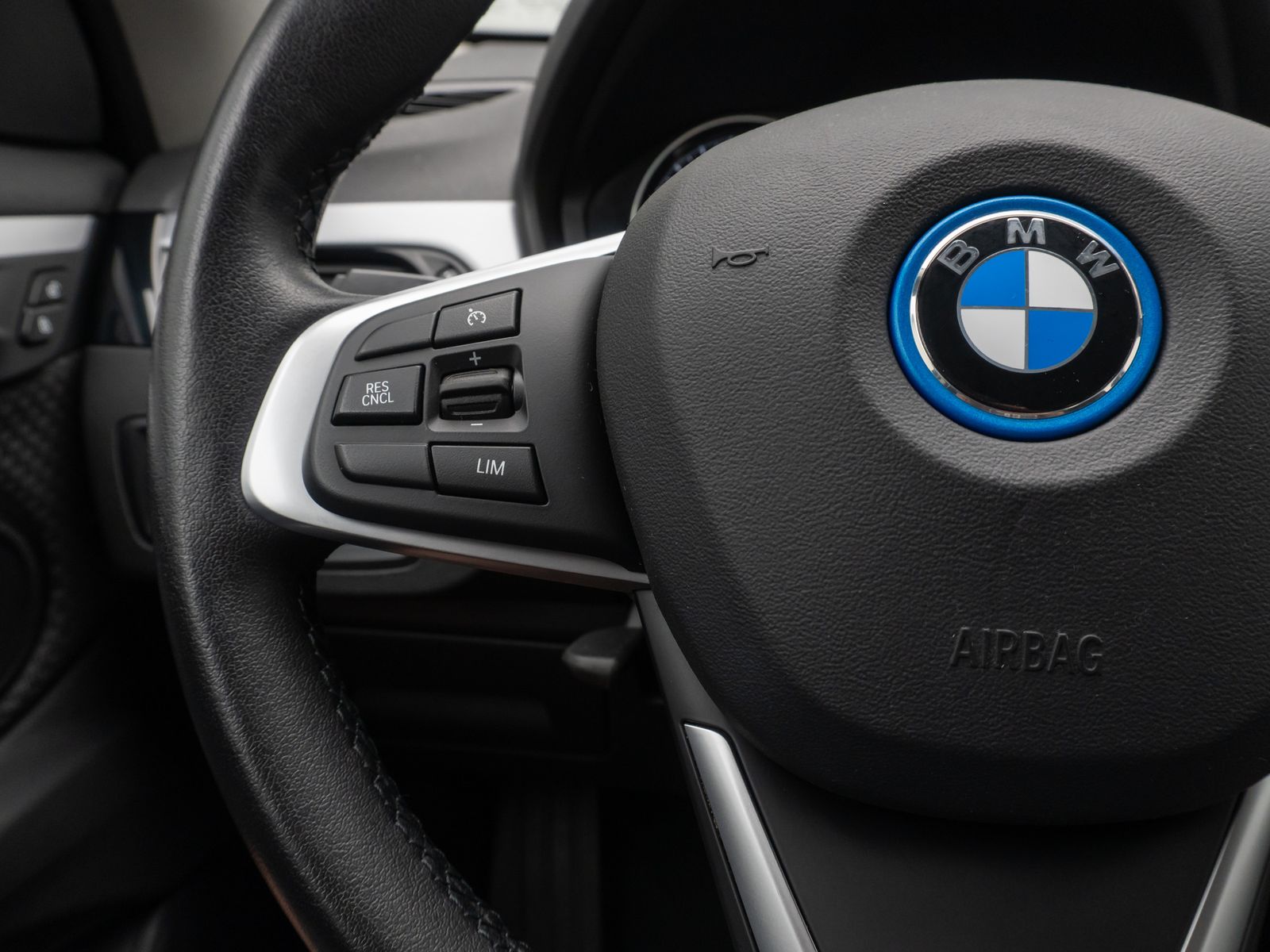 Fahrzeugabbildung BMW X1 xD25e DAB Navi ParkAssist Lordos Geschwindig