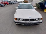 BMW 740i E32  - weiße BMW 740