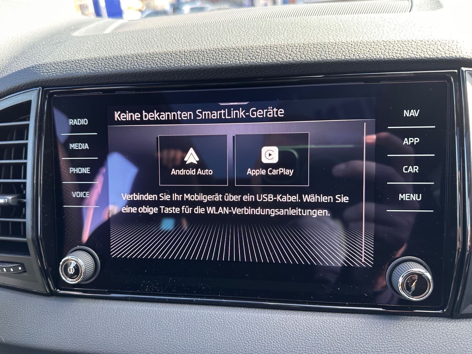 Fahrzeugabbildung SKODA Karoq Sportline 1.5 TSI DSG MATRIX/AHK/ACC/Navi