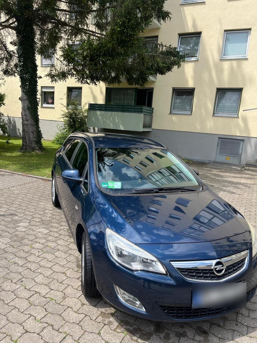 Opel Astra 2011 — engine 101 HP (74kW)