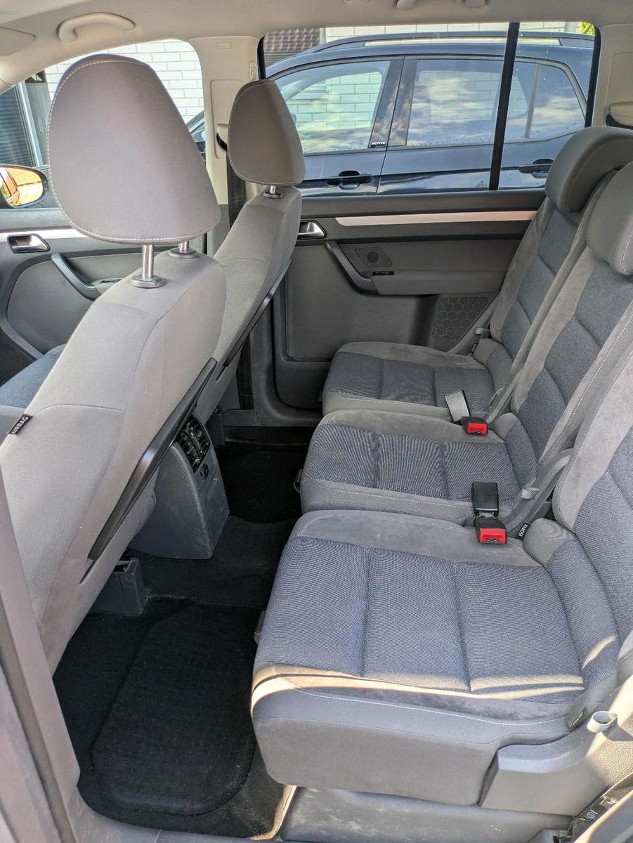 Volkswagen Touran 2011 — photo 12