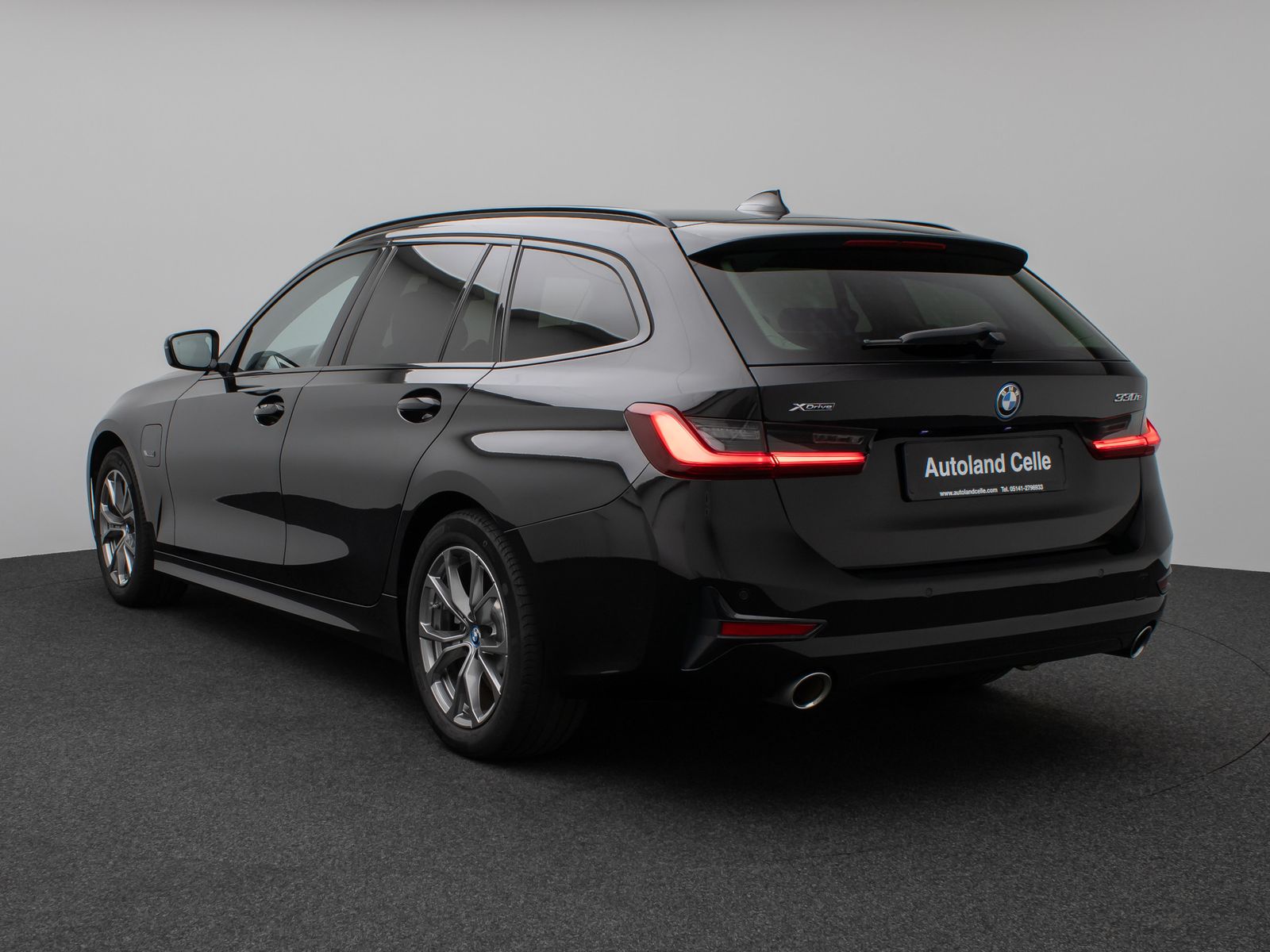Fahrzeugabbildung BMW 330e xD Sport Line Panorama DAB HiFi Stop&Go AHK
