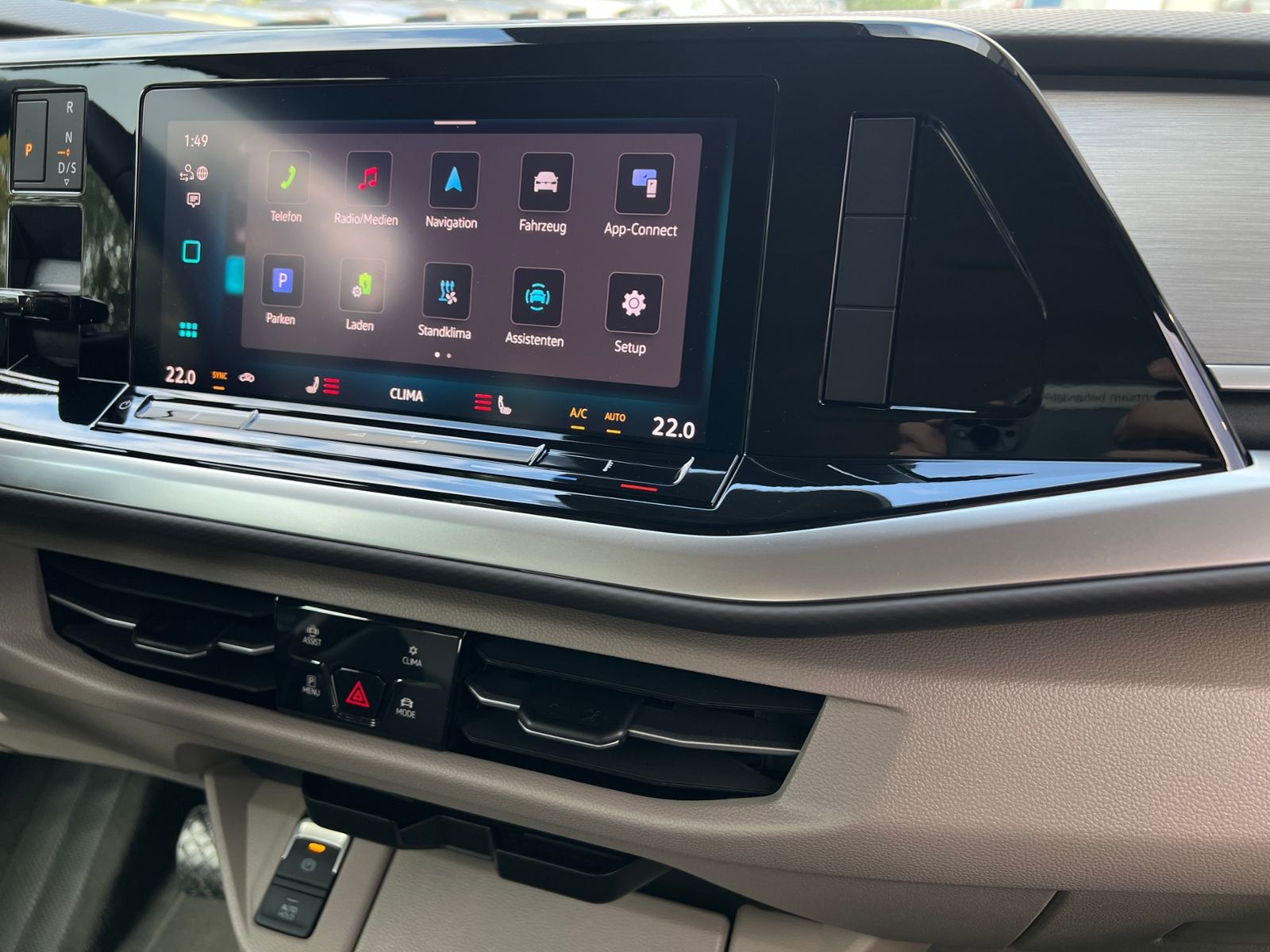 Fahrzeugabbildung Volkswagen Multivan T7 Life 1.5 TSI eHybrid 4MOTION DSG *AH