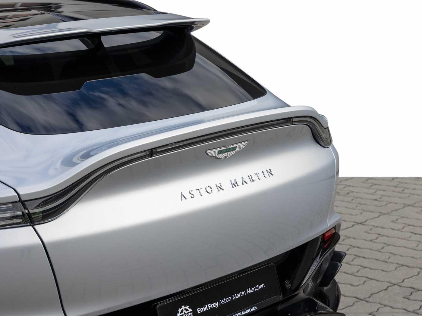 Aston Martin DBX 707 -Lightning Silver-