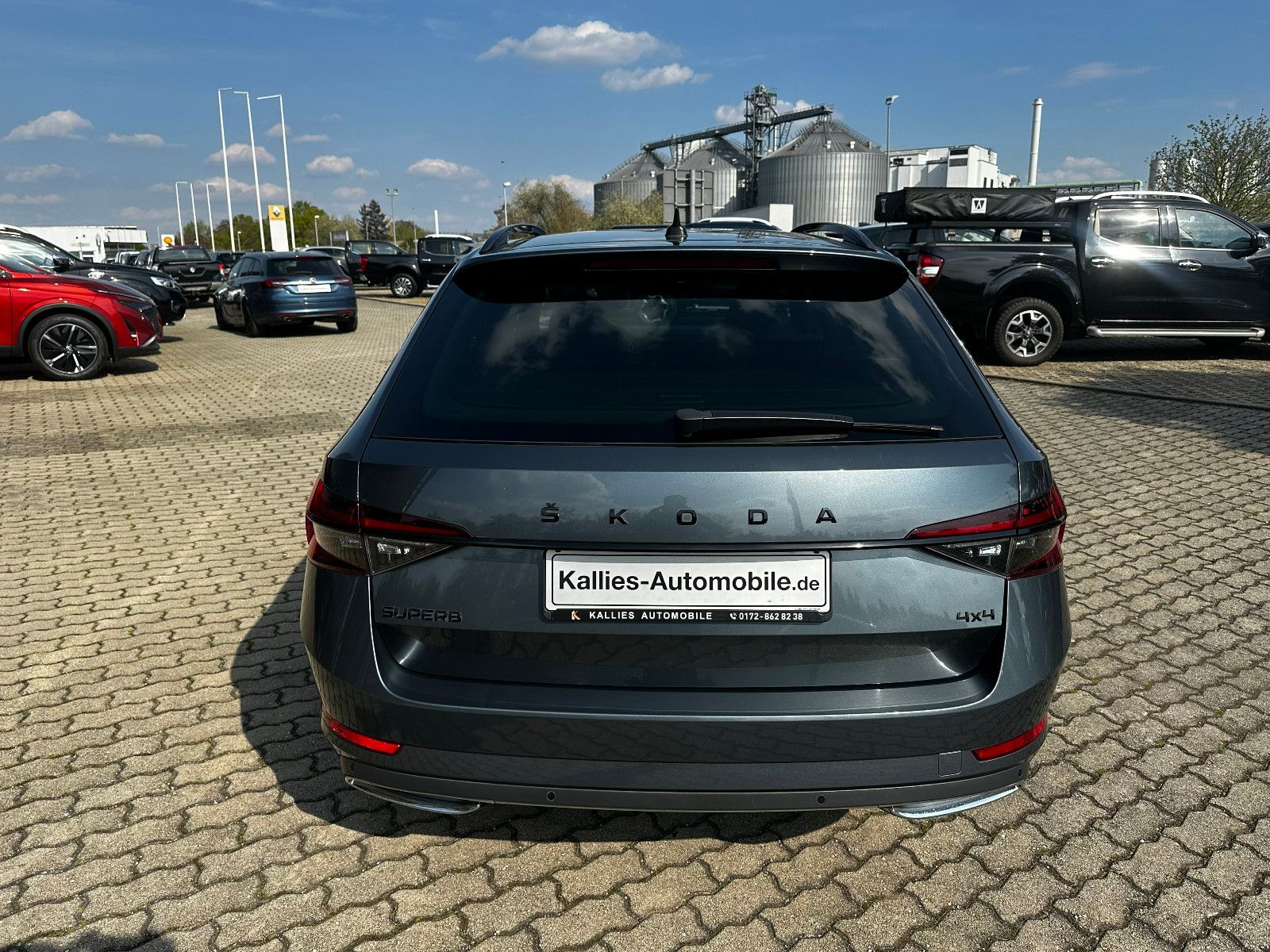 Fahrzeugabbildung SKODA Superb Combi Sportline 4x4