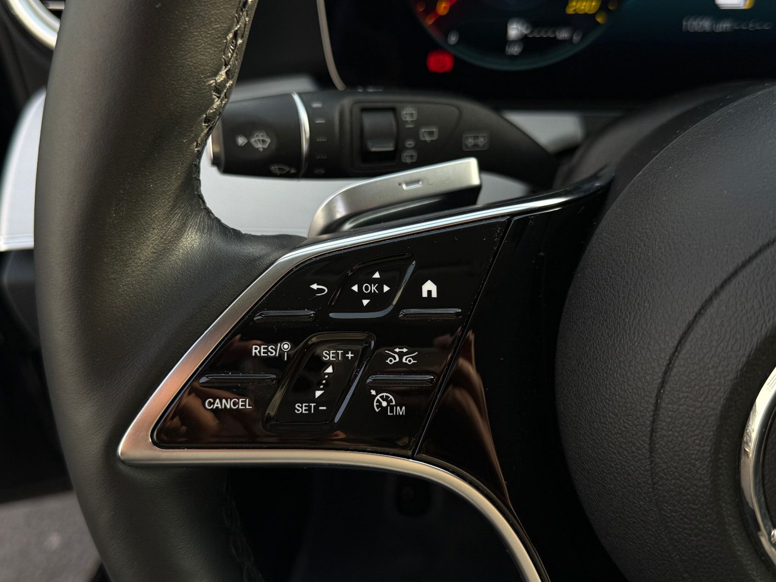 Fahrzeugabbildung Mercedes-Benz E 300de T Avg ACC HUD Keyless-Go Memory Kamera