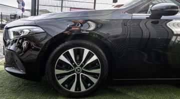 Fahrzeugabbildung Mercedes-Benz A180 7G-DCT KEYLESS|VIRTUALCOCKPIT|SPURH.|AMBIEN