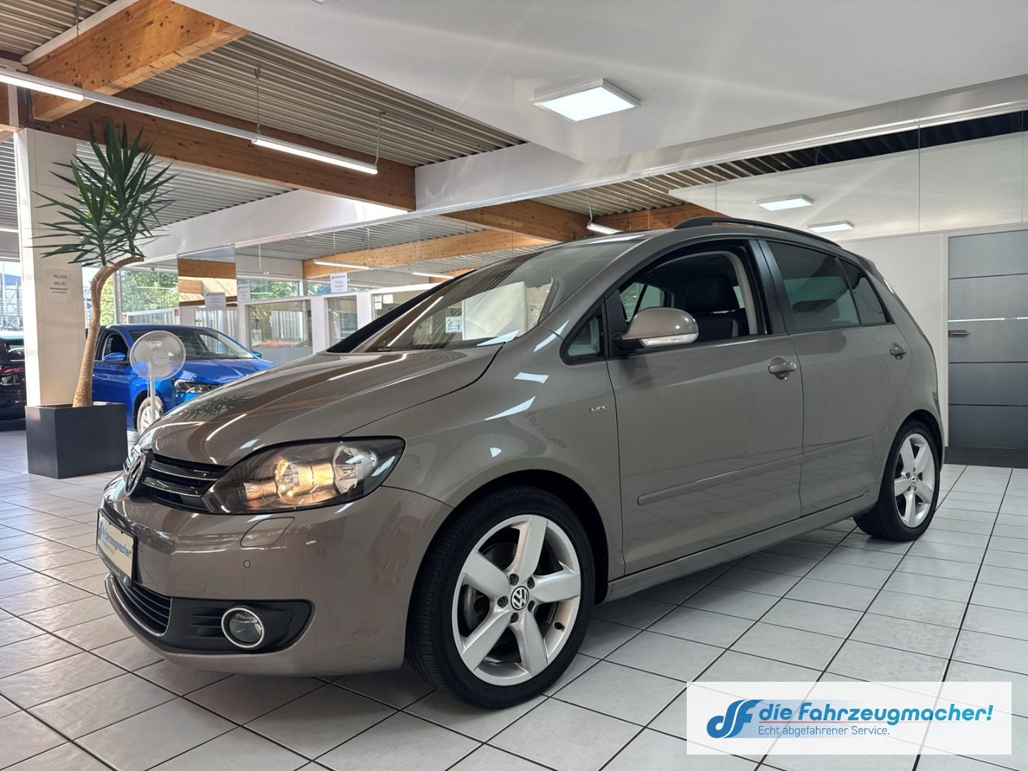 Fahrzeugabbildung Volkswagen Golf Plus VI Life Navi Dyn. Kurvenlicht 2-Zonen-