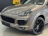 Porsche Cayenne *Bose*Panorama*SitzHz*SitzbeL.14Wegem.Si - Porsche in Köln