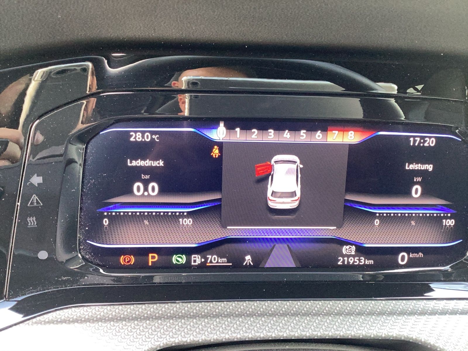 Fahrzeugabbildung Volkswagen Golf VIII R DSG 4M Black-Stye Matrix Akrapovic H