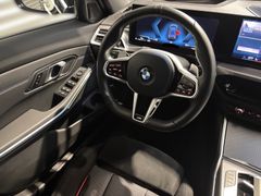 Fahrzeugabbildung BMW 320i Touring M Sport Sportautom-AHK/HeadUp/ 17LM