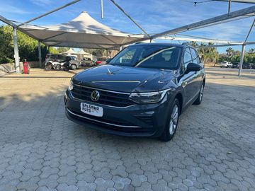 Volkswagen Tiguan - 1