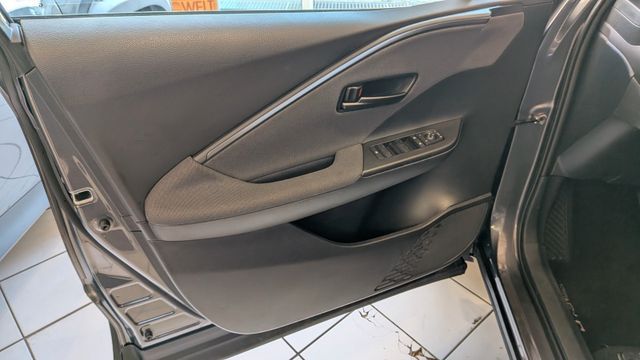 Fahrzeugabbildung Toyota C-HR 1.8 FWD Team Deutschland KlimaA,Navi,SHZ