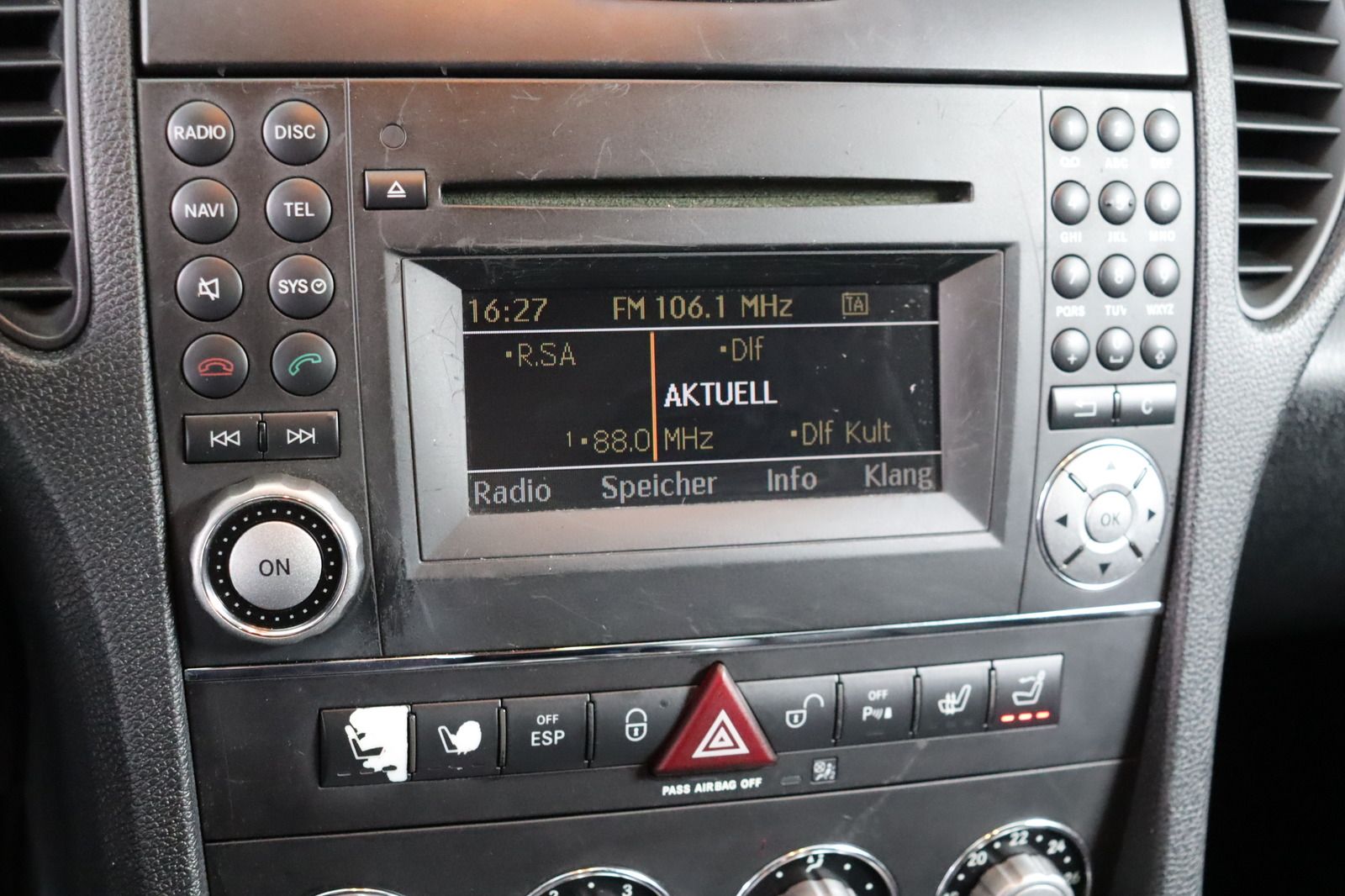 Fahrzeugabbildung Mercedes-Benz SLK 200 KOMPRESSOR * Airscarf * SHZ * Bi-Xenon