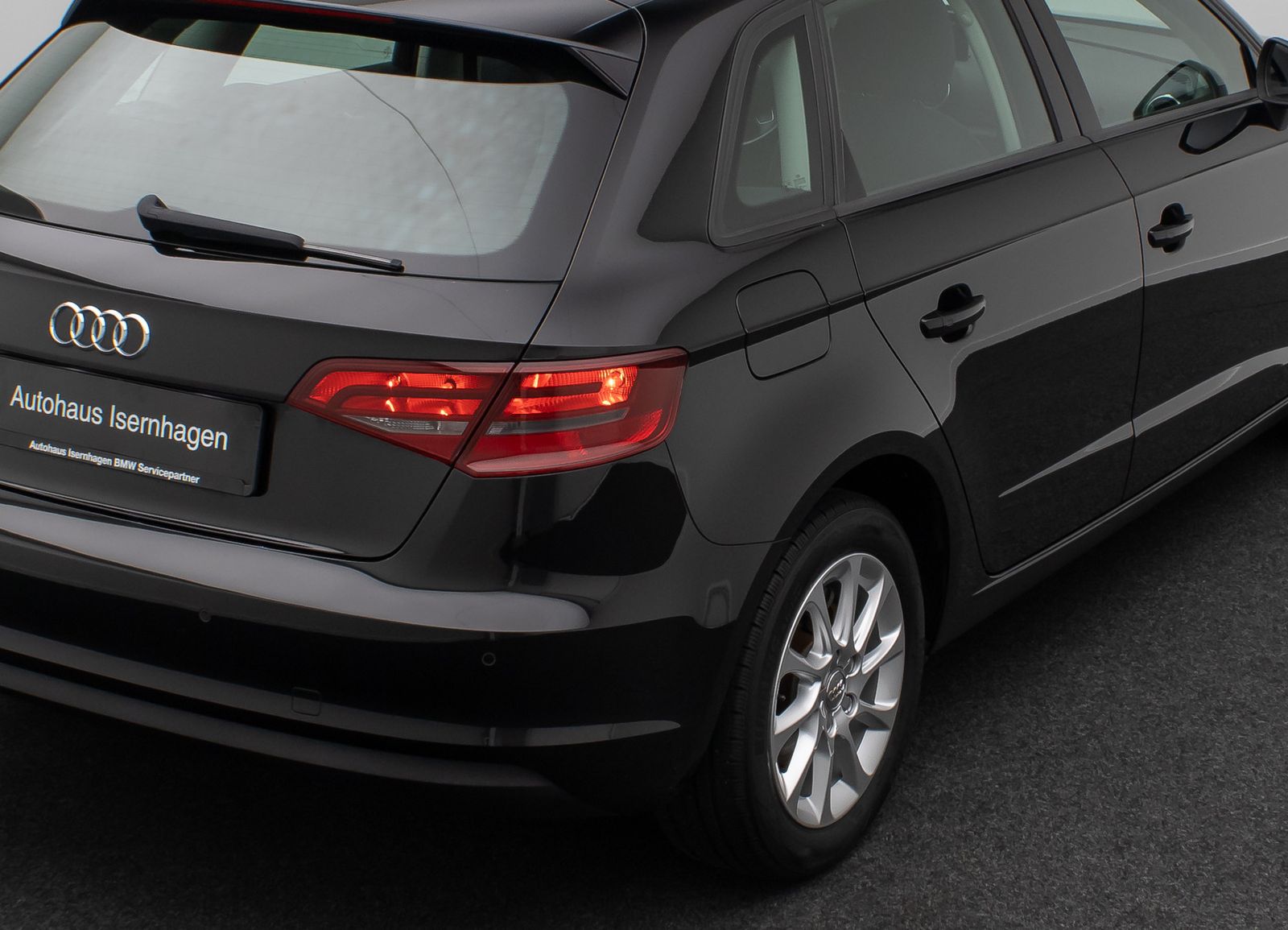 Fahrzeugabbildung Audi A3 Attraction PDC KlimaAut HiFi Sitzheizung LM