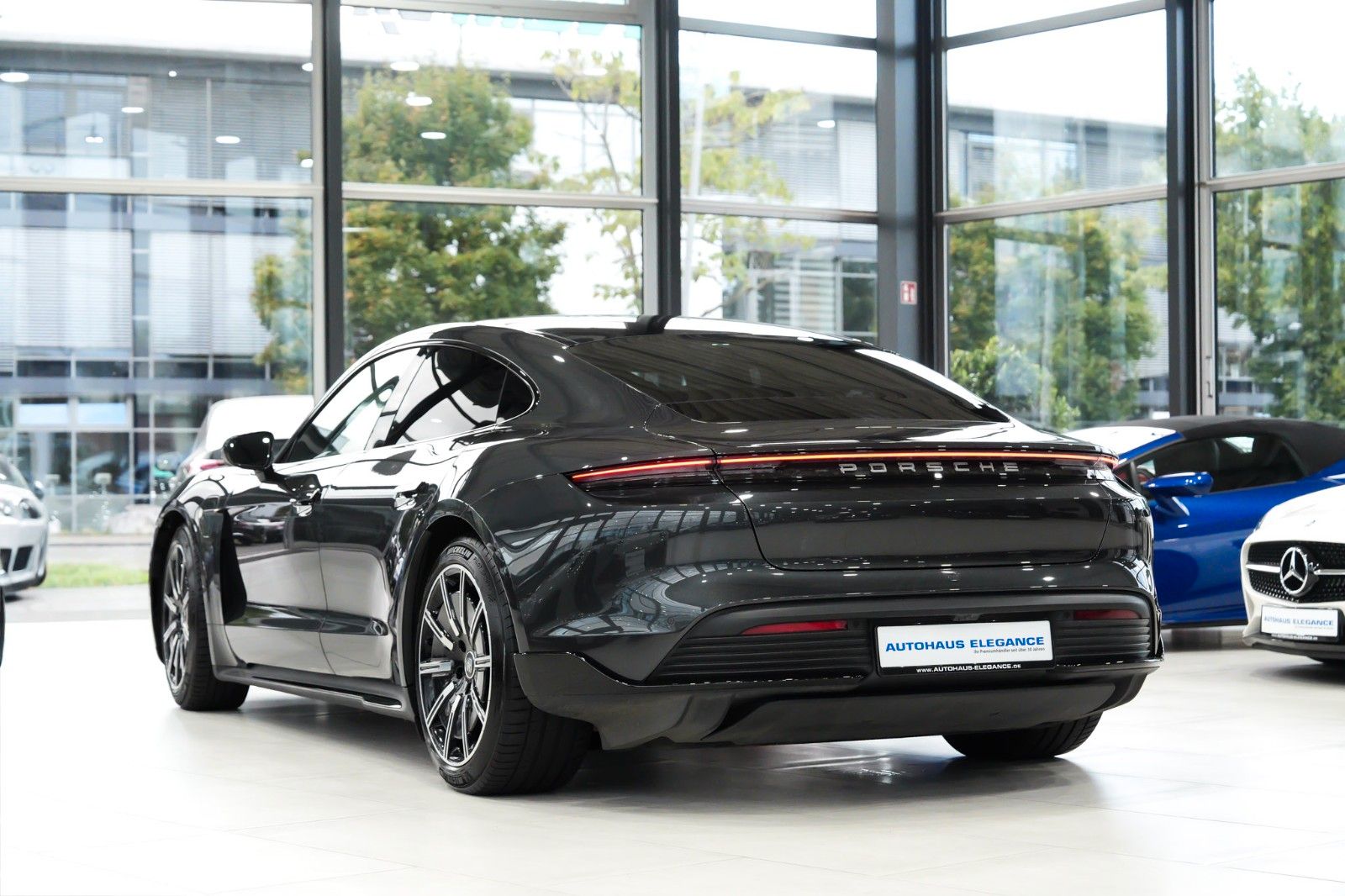 Porsche Taycan 4S*SPORT-DESIGN*PANO*MATRIX*20"LM*1-HAND* imagem 3