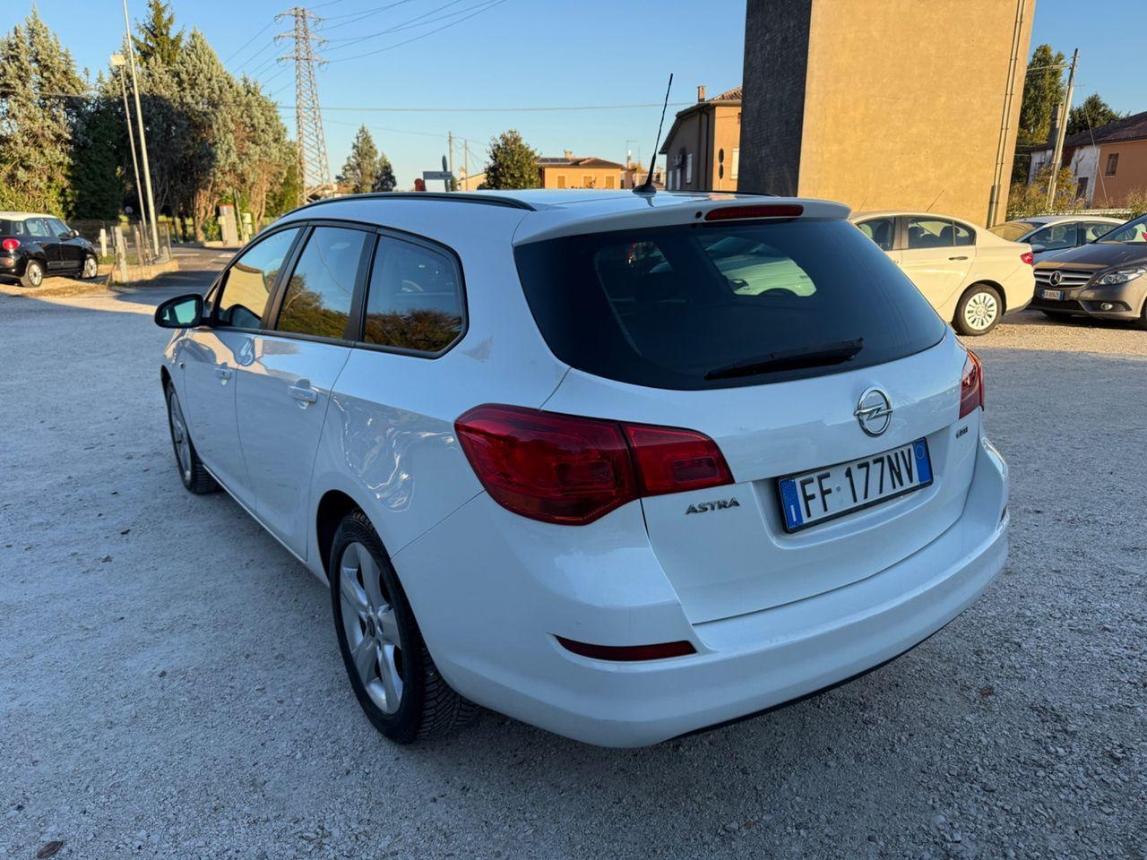 Opel Astra 2011 — engine 1.686 cm³, 110 HP (81kW)