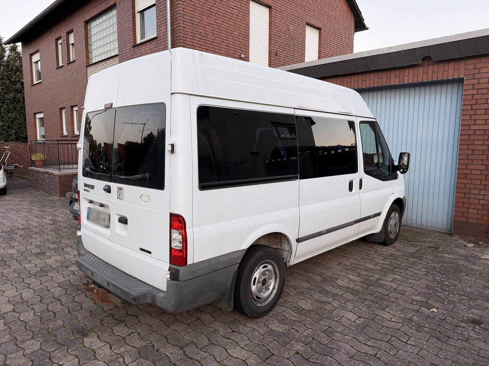 Ford Transit 2012 — rear view