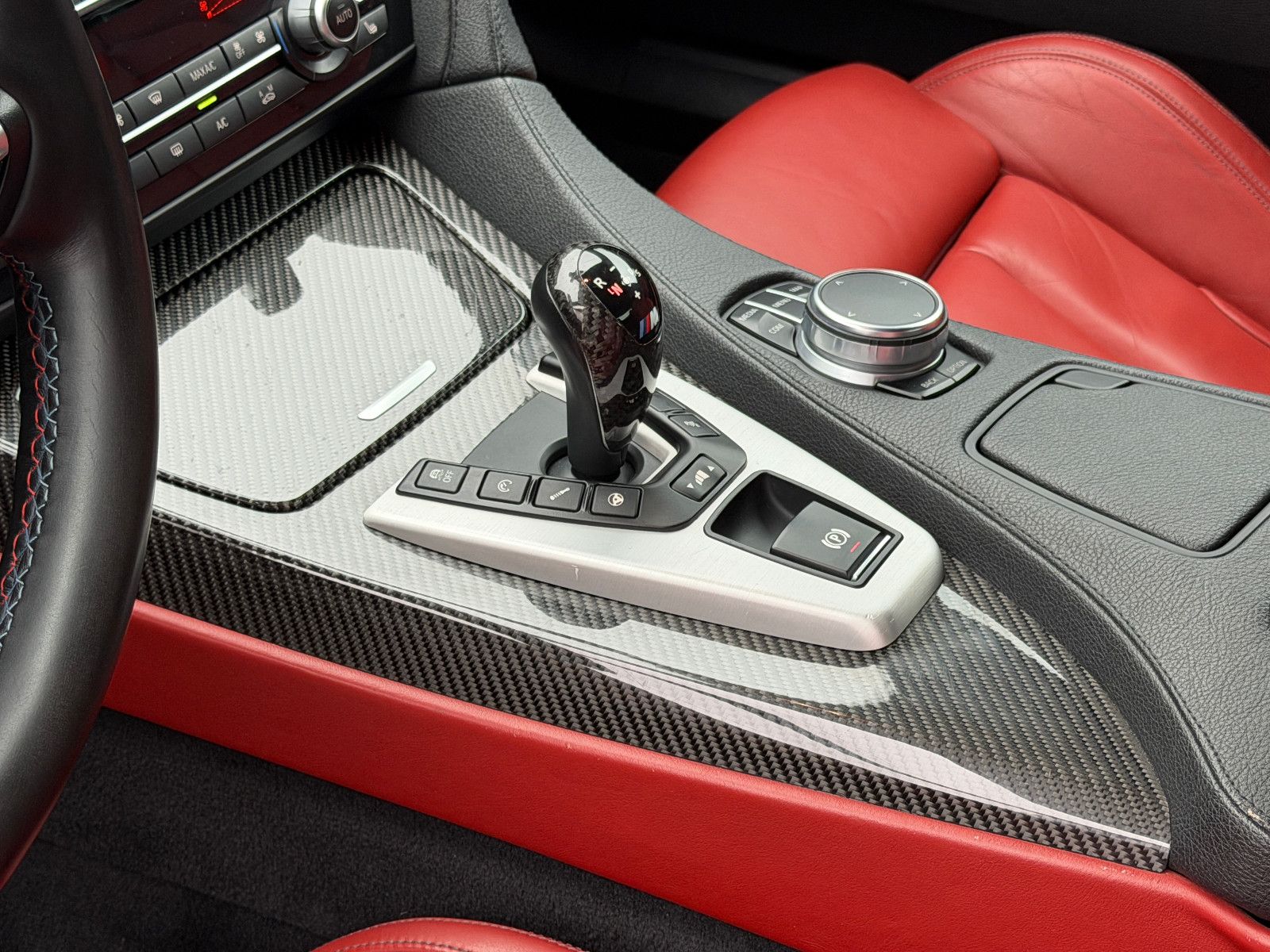 Fahrzeugabbildung BMW M6 Gran Coupe/CARBON/EXCLUSIVE/BLACK&RED/