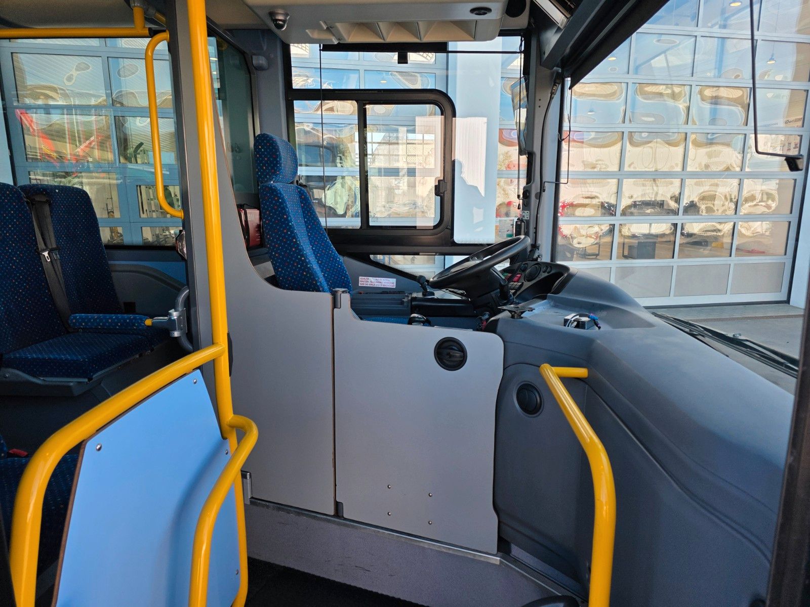 Fahrzeugabbildung Iveco Crossway LI6C 12 Klima Intarder 45+26+1