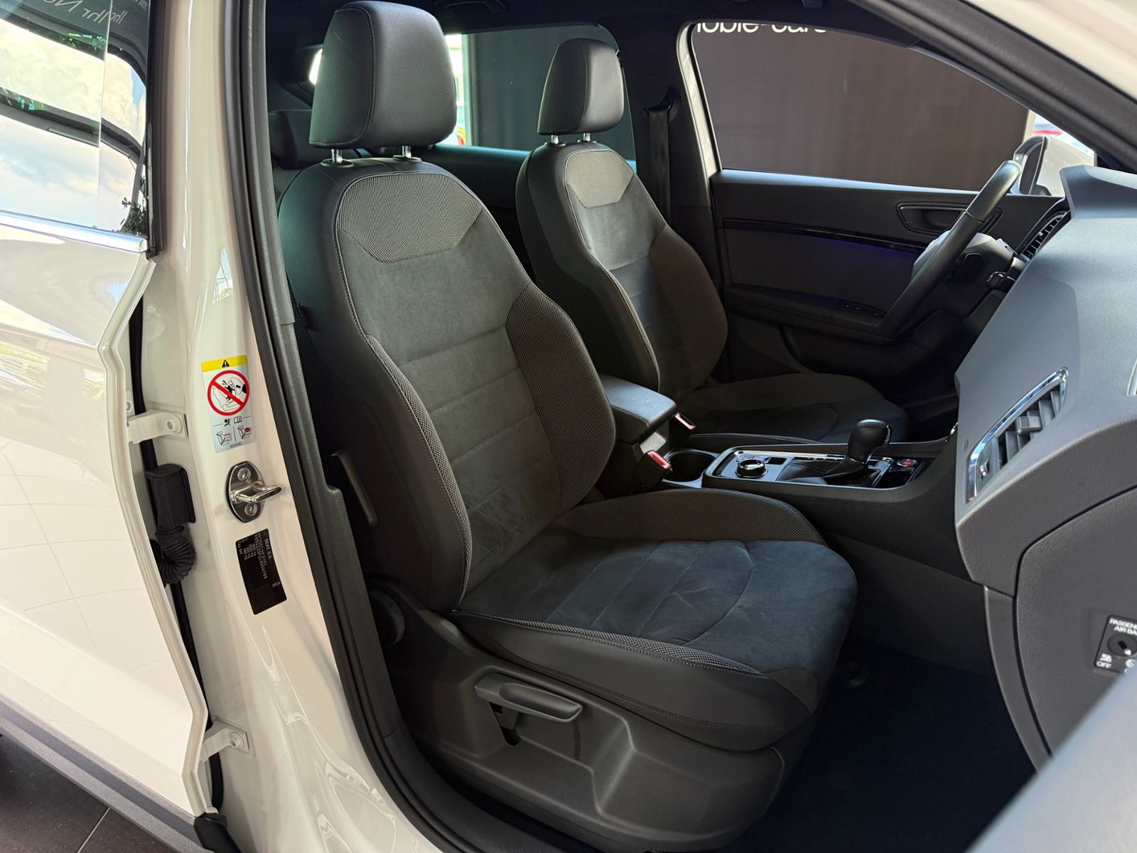 Fahrzeugabbildung SEAT Ateca Xcellence PANO BEATS ACC LED