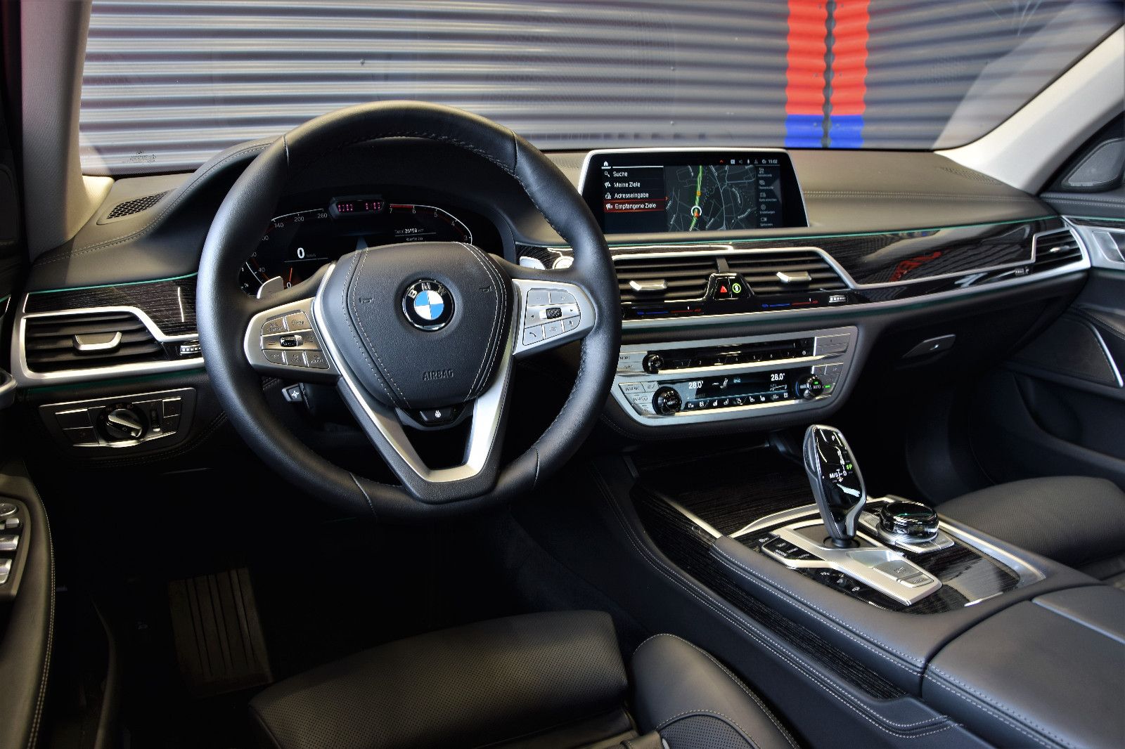 Fahrzeugabbildung BMW 750i xDrive HuD Laser GSHD TV Sitzlüftung 360°