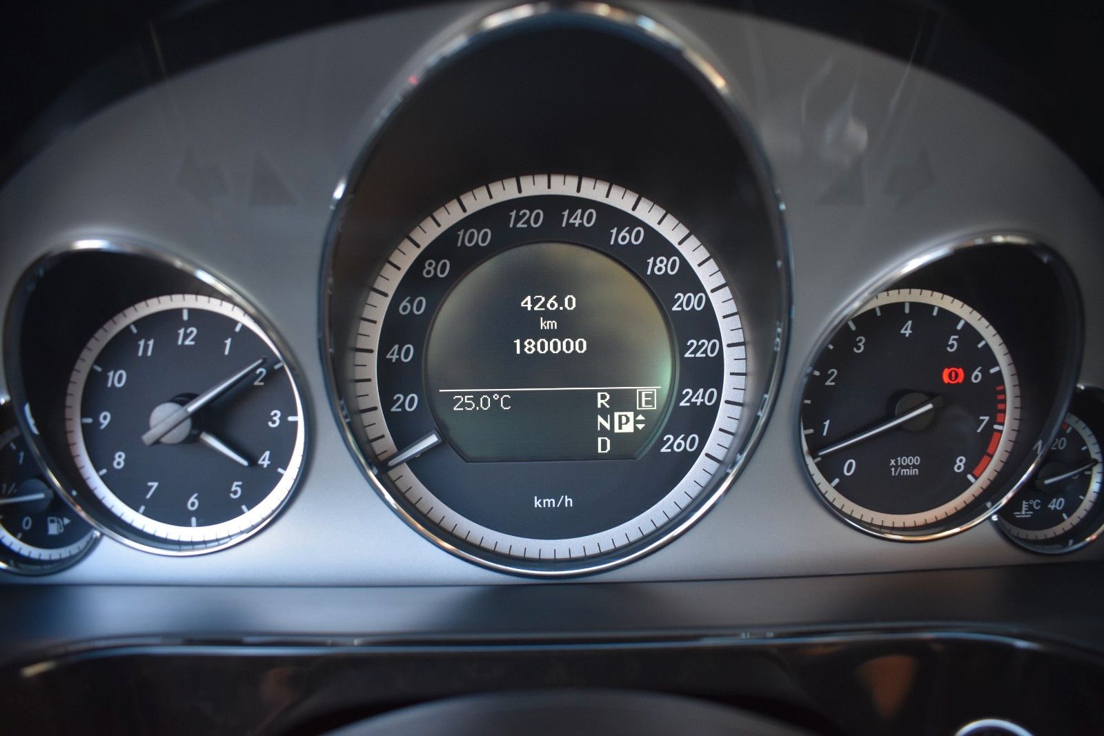 Fahrzeugabbildung Mercedes-Benz E 350 CGI Limousine STH/AHK/MEMORY/KEYLESS